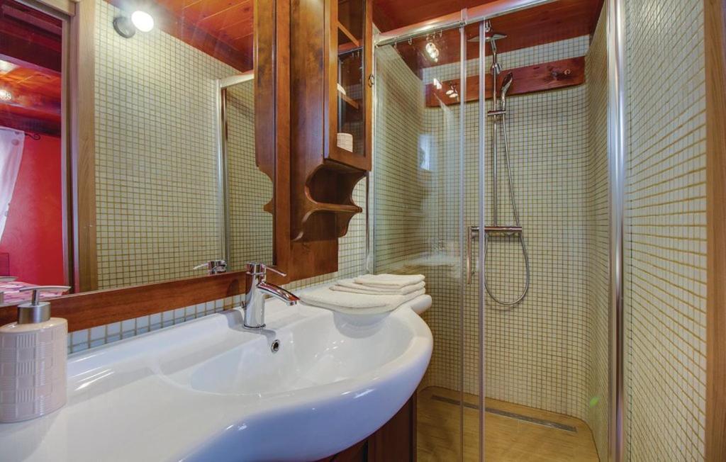 Vila S Bazenom Mavrinac